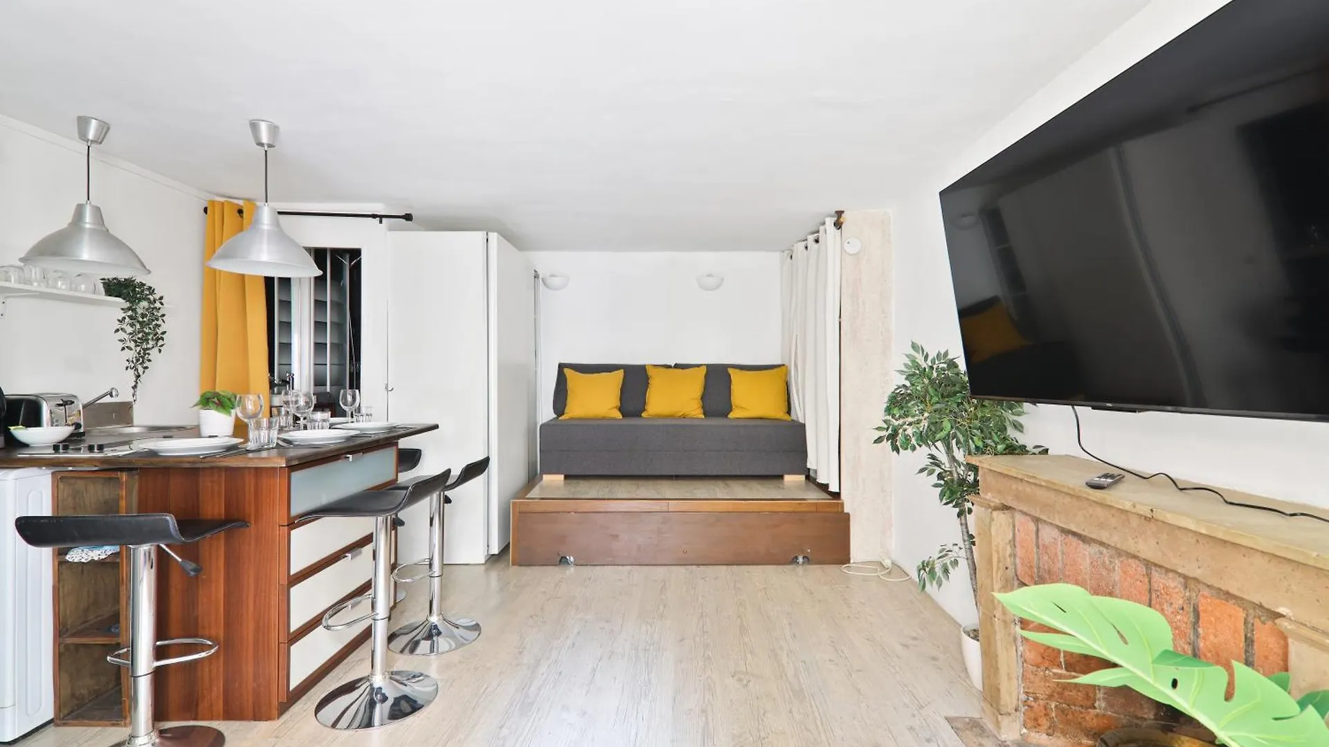 Heart Of Paris-Studio-4P-Saint Honore-Free Netflix